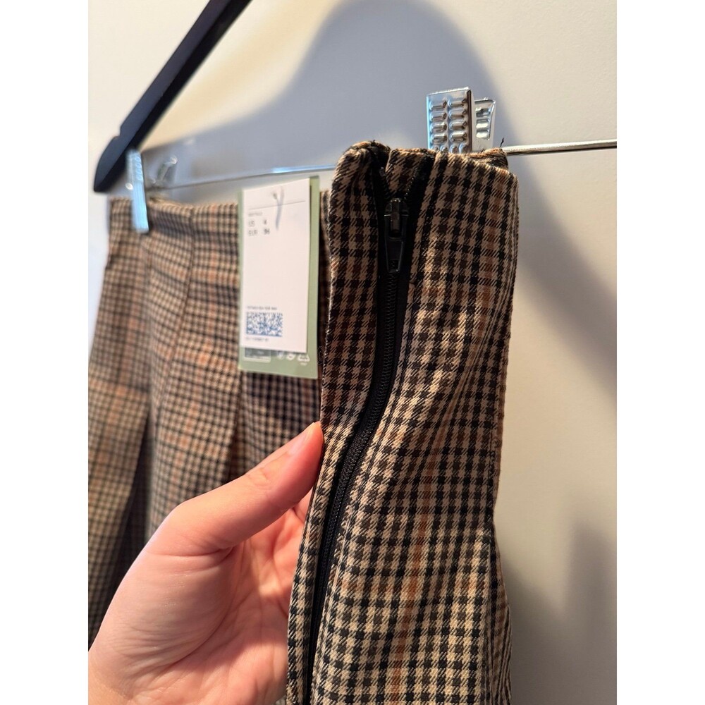 H&M Brown Plaid Pleated Mini Skirt - Small NWT - Picture 3 of 4
